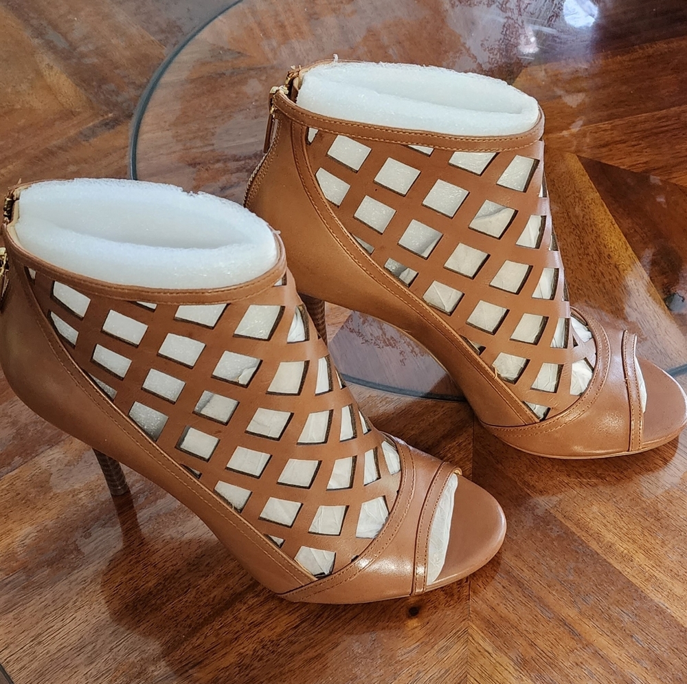 Michael Kors Yvonne heeled booties, 9.5M, Color Luggage